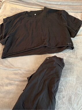 TLF Apparel Women’s 2 Black Cropped Cotton Tees M
